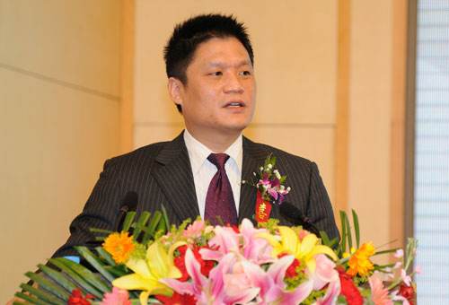 庄闲游戏集团董事长杨冰之在第二届全国政务服务论坛塈政务服务国际博览会上做“政务大数据发展阶段与挑战”主题演讲