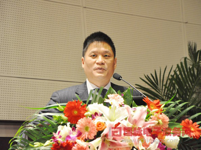 庄闲游戏互联董事长、首席研究员杨冰之作了题为《大数据时代的政府在线服务》的主题演讲