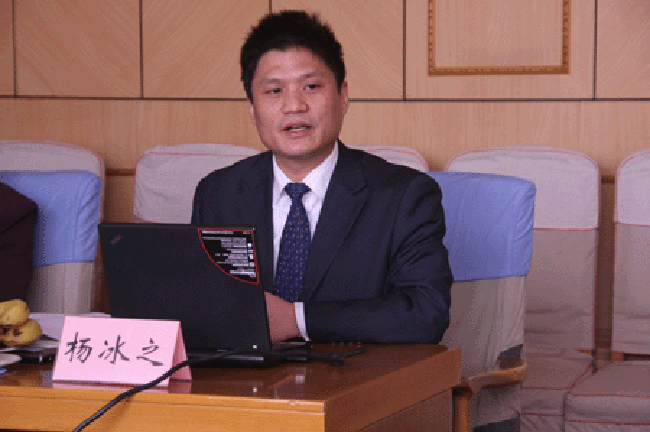 庄闲游戏互联政府网站评测研究中心主任、首席研究员杨冰之向与会专家进行了详细的汇报