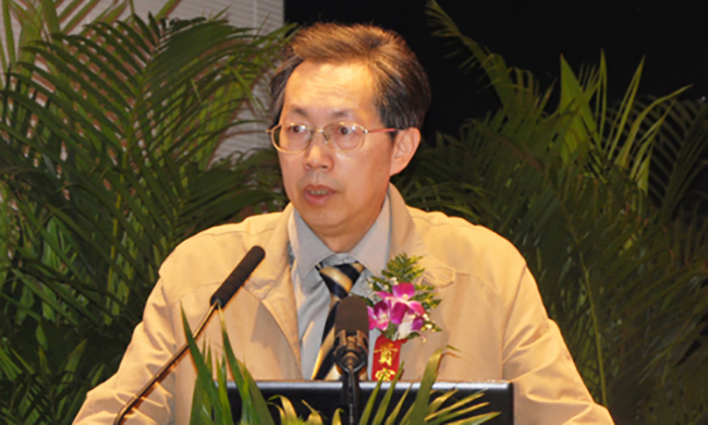 中国社会科学院信息化研究中心秘书长姜奇平以《智慧企业三化融合：业务平台化、员工创客化、用户个性化》为主题发表了精彩演讲