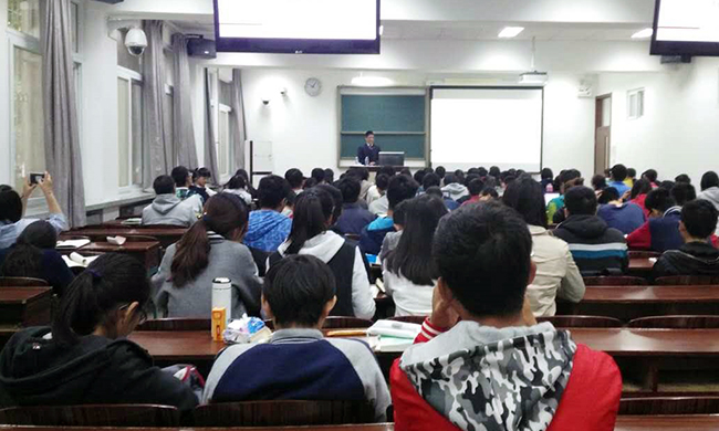 庄闲游戏董事长杨冰之应邀为北京师范大学学子开讲互联网