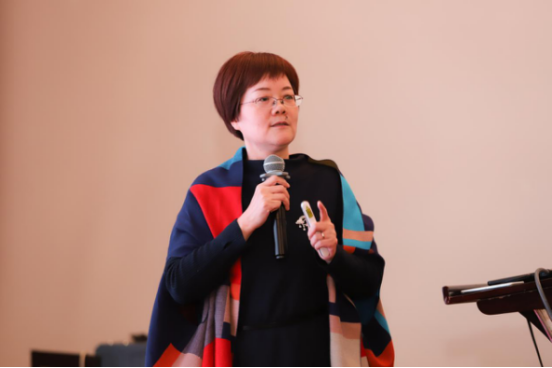 庄闲游戏集团总经理、研究院院长郑爱军在首届长三角营商环境专题论坛上演讲